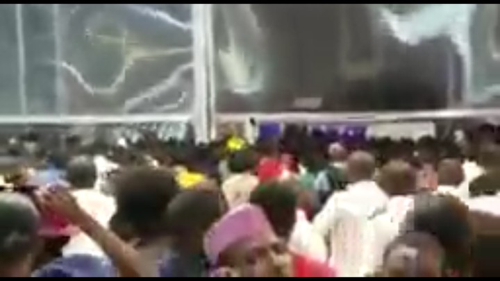 Gtbank Fashion: Angry Crowd Breaks Wall To Enter Event Venue